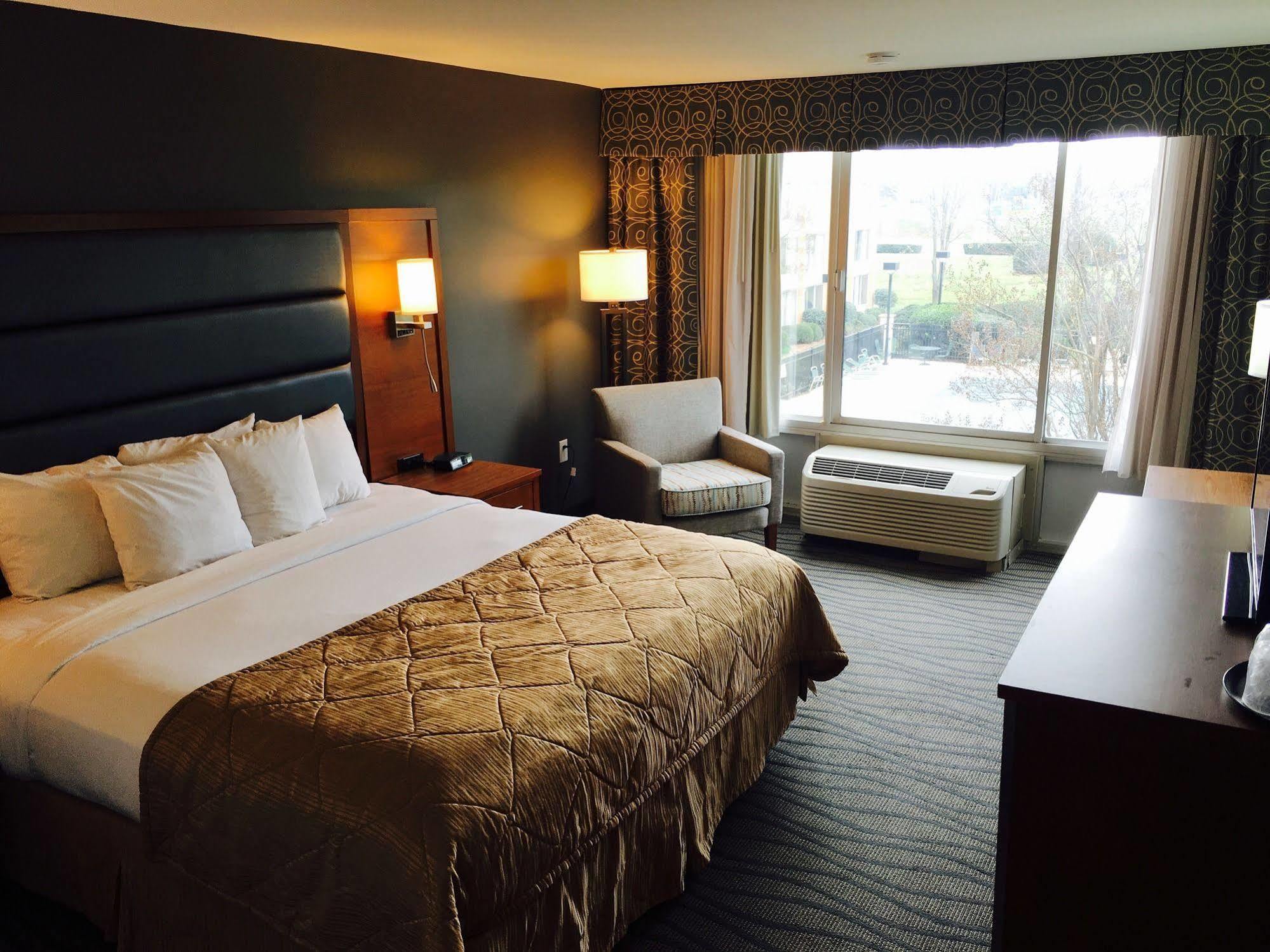 Wyndham Garden Greensboro Zewnętrze zdjęcie